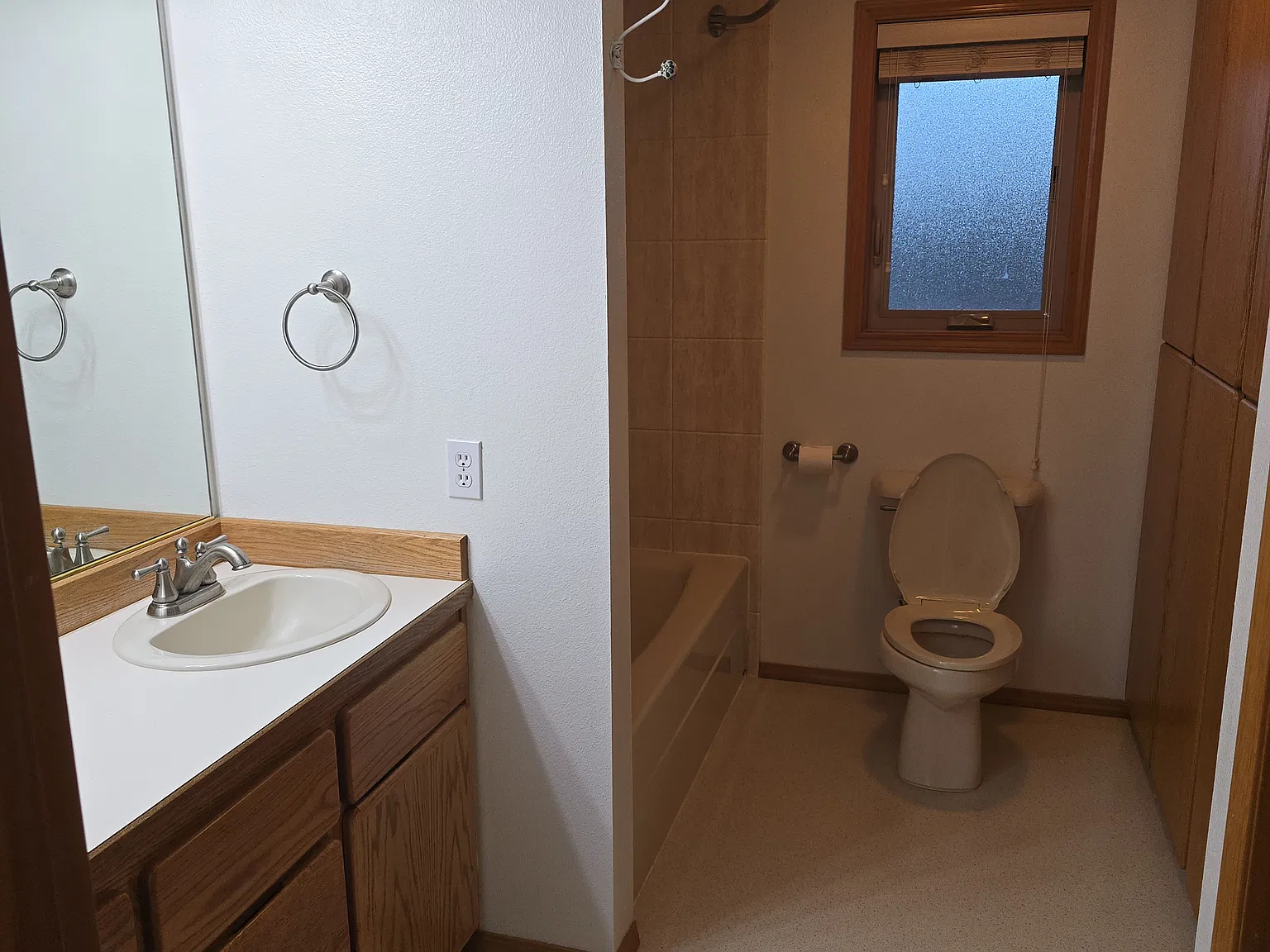 2 bed, 1.5 bath, 1288 sqft, $2,000 — Photo 3