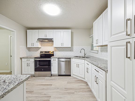 3rd image of 2511 Evergreen Dr