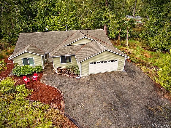 4th image of 303 E Pointes Dr E