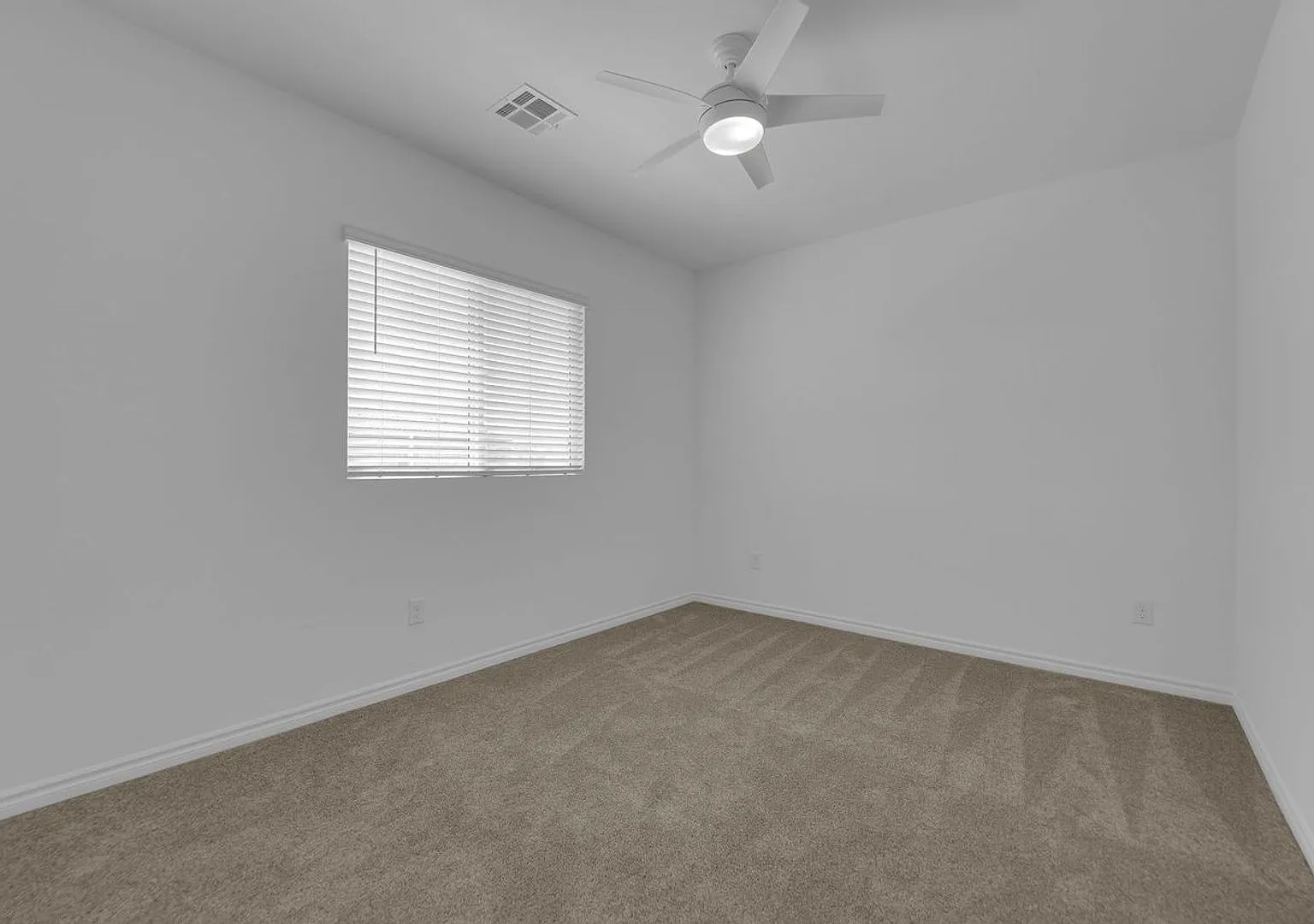 "Solar Home, Resort Backyard, Putting Green SW Las Vegas Gem" — Photo 4
