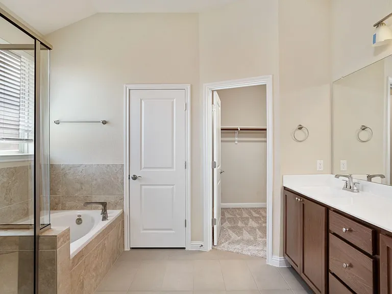 8202 Dampton Ln — Photo 14