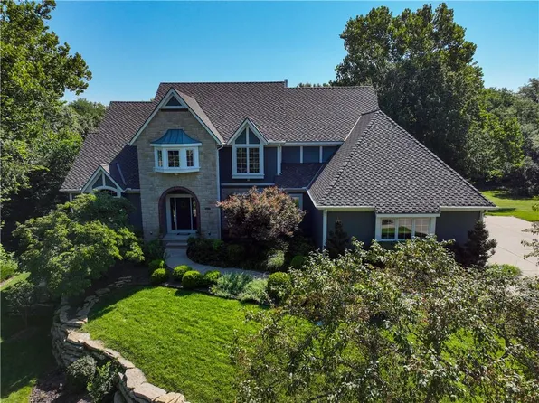 5607 Spinnaker Point, Parkville, MO 64152