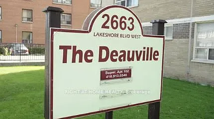 2663 Lake Shore Blvd W Photo 1