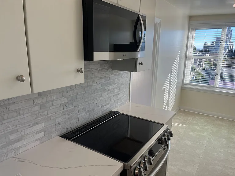 1000 Green St #502 — Photo 6