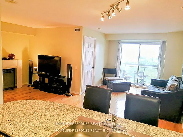 1720 Eglinton Ave E #LPH8 — Photo 22