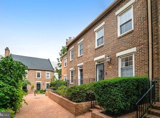 1142 N Pitt St, Alexandria, VA 22314