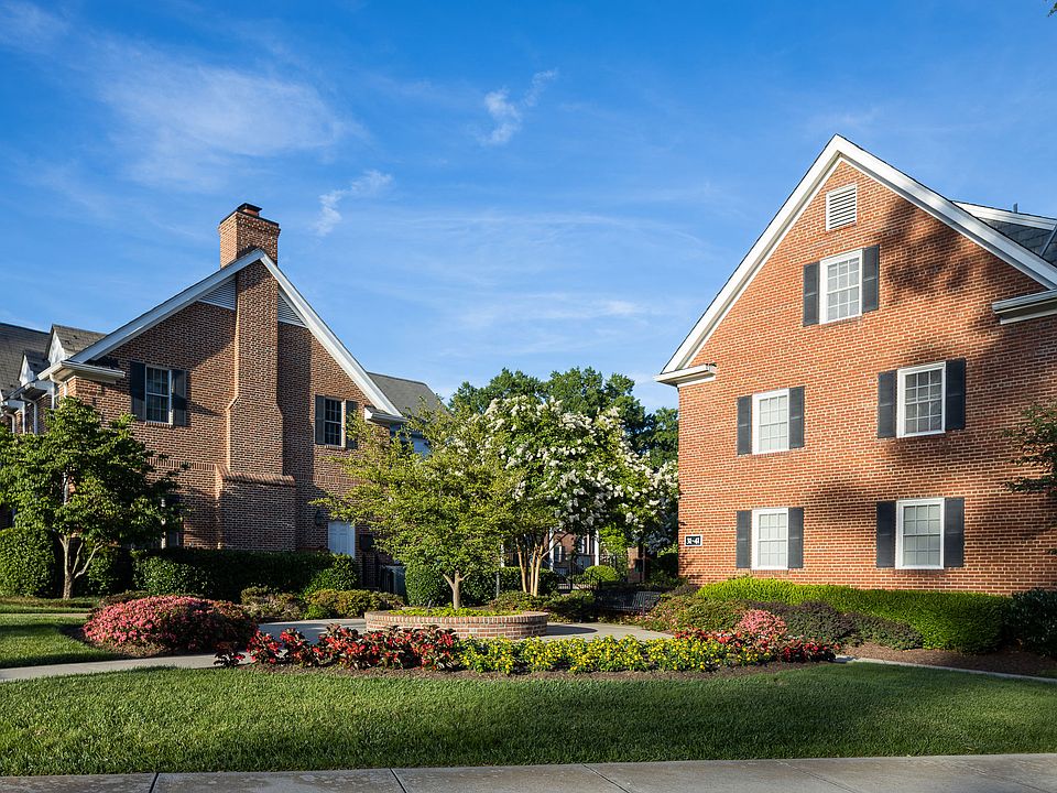 Malvern Manor renovated, colonial style apartment homes