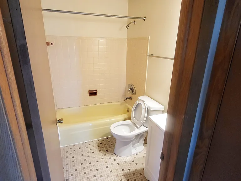 4284 S Whitnall Ave #7 — Photo 3
