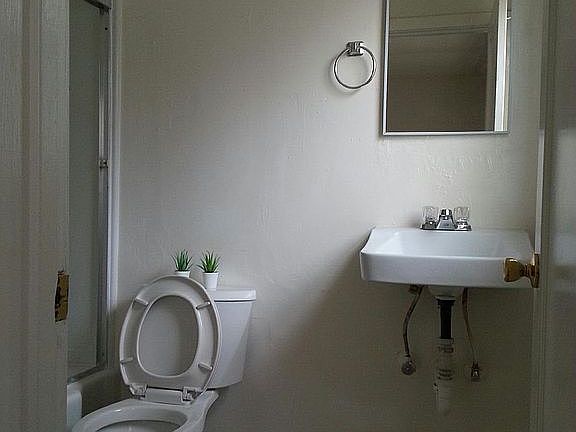 4th image of 722 Dixieanne Ave #722