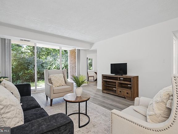 5th image of 1412 Northgate Sq Unit 1B