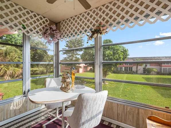 1 Golfs Edge #F, West Palm Beach, FL 33417