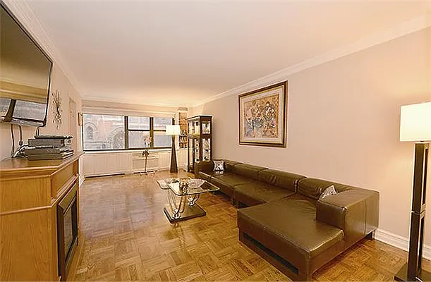 Sold by R New York | media 9