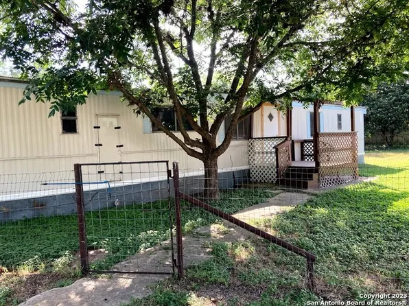 185 SAN ANGELO ST, Bandera, TX 78003