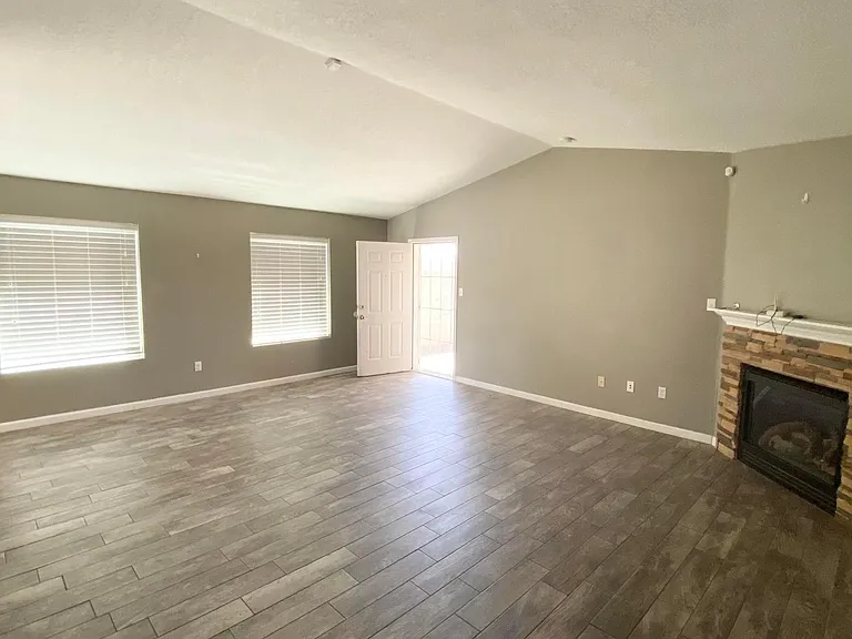 9016 Anacapa Ave NW — Photo 6