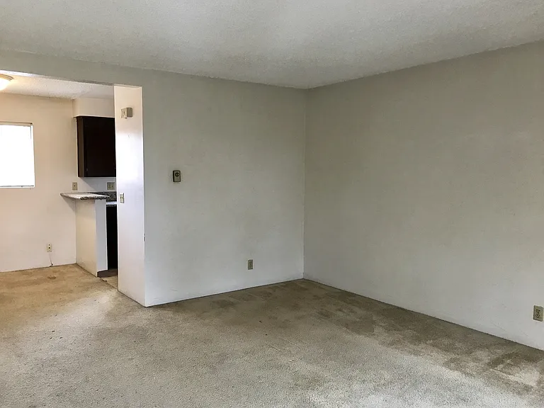 2034 Bath St — Photo 3