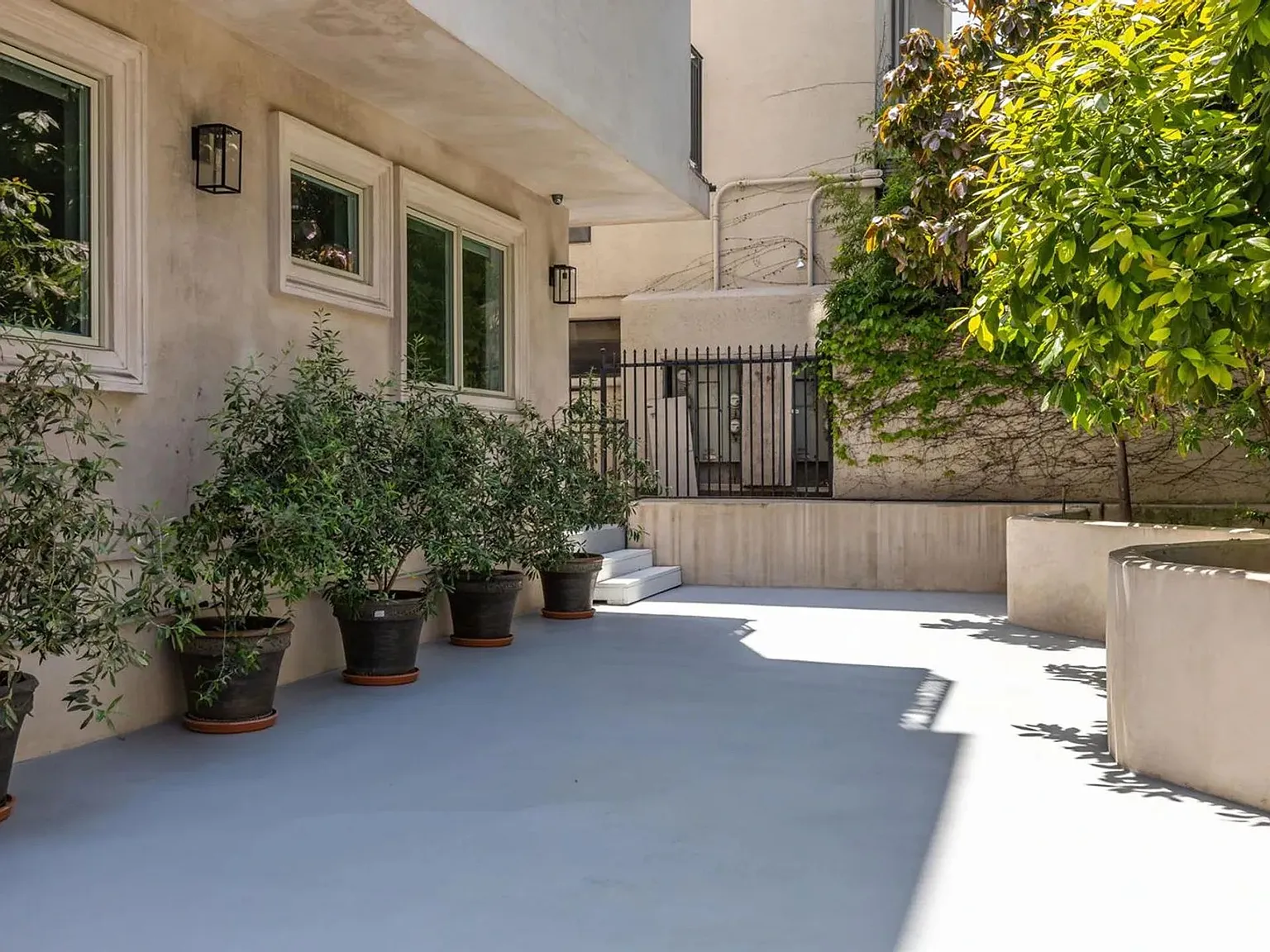8833 Cynthia — Photo 3