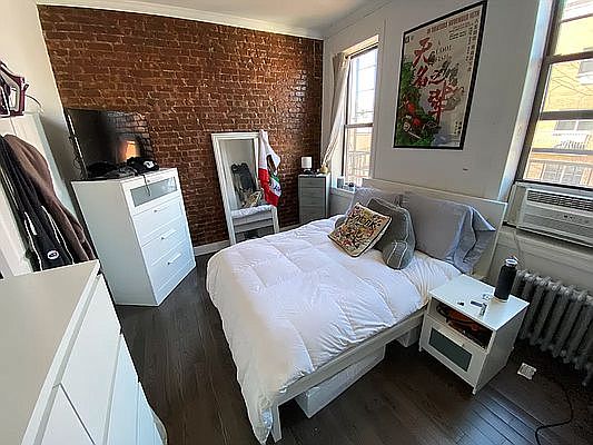 1st image of 3026 31st St APT 4R