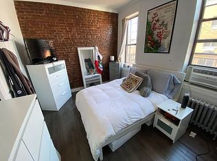 3026 31st St APT 4R, Astoria, NY 11102
