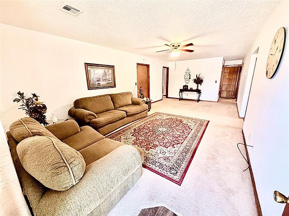 3rd image of 612 9th St