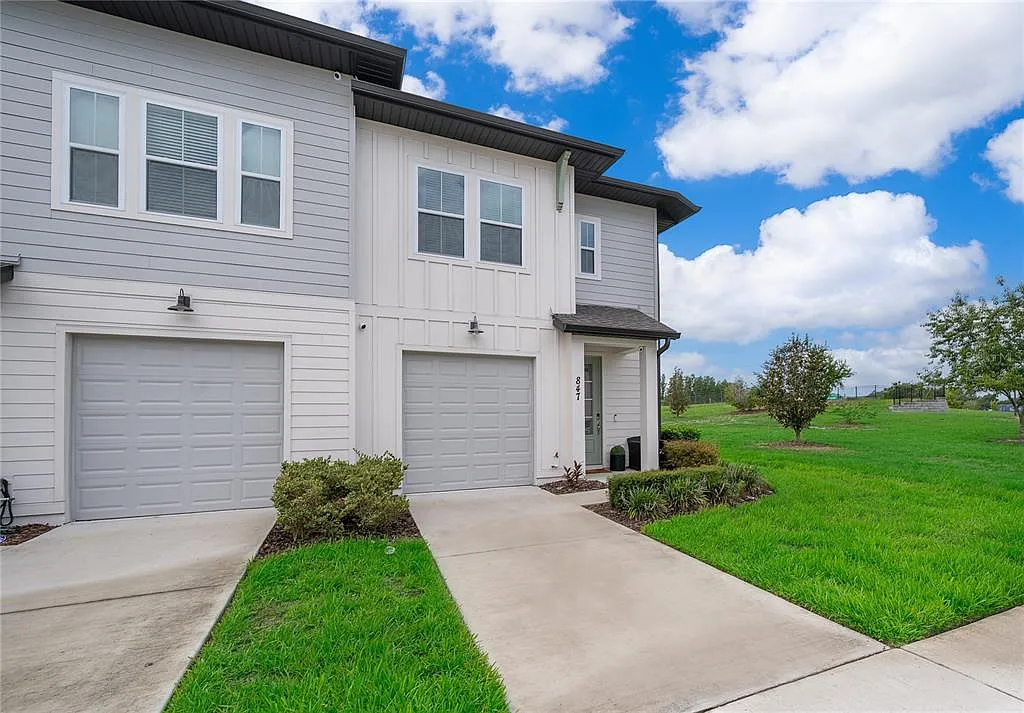 3 bed, 2.5 bath, 1580 sqft, $2,395 — Photo 3
