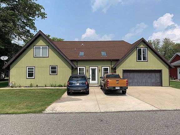 Road side with ample parking