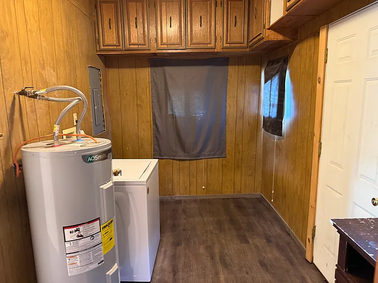 1137 E Moses St — Photo 5
