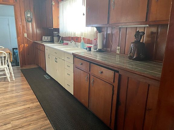 4th image of 108 Pine St