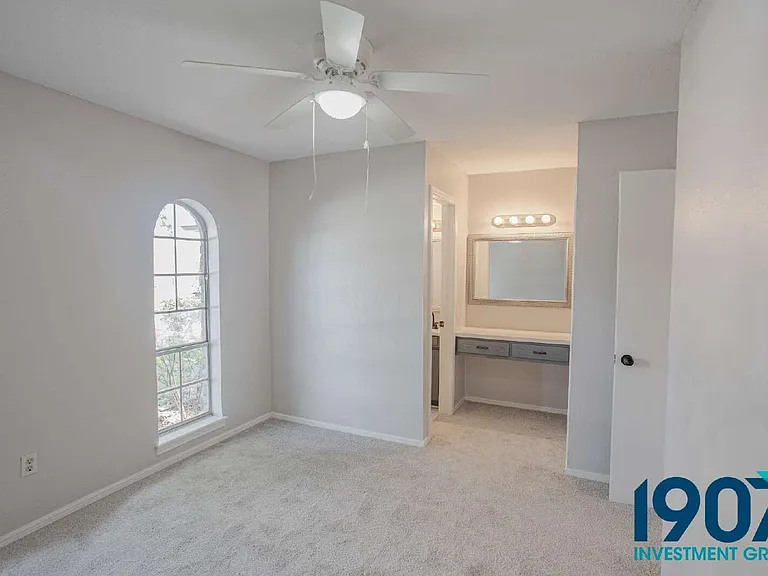 1041 SW 2nd St — Photo 18