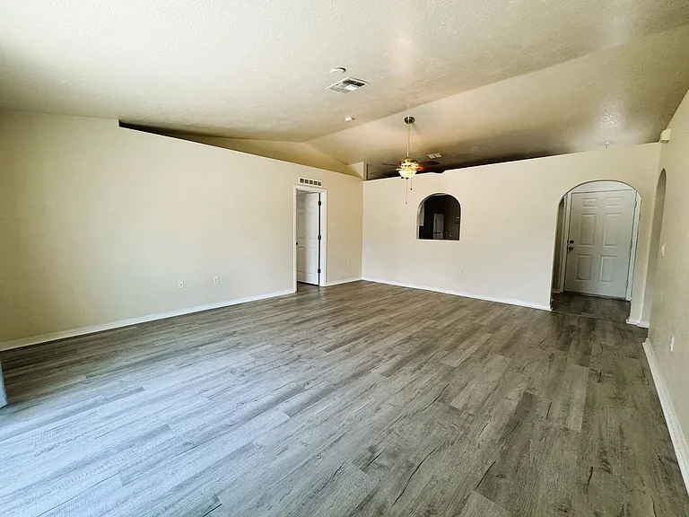 2105 Atwater Dr — Photo 5