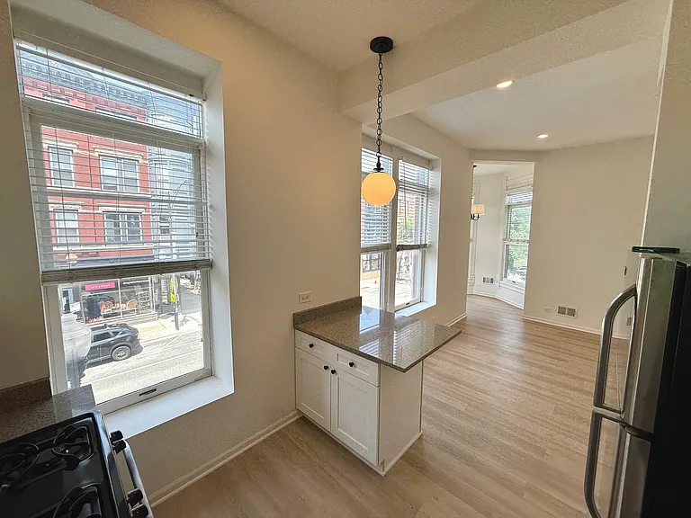935-937 W Armitage Ave #935-2A — Photo 6