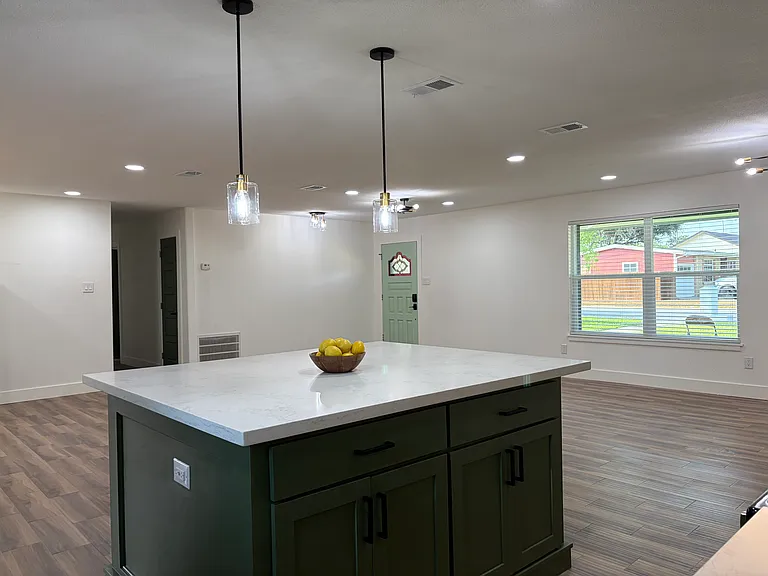 712 Harvey St — Photo 14