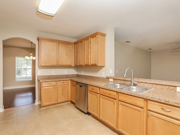491 Shirley Dr — Photo 6