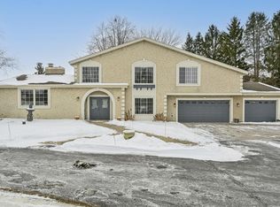 W357N6189 Spinnaker Dr, Oconomowoc, WI