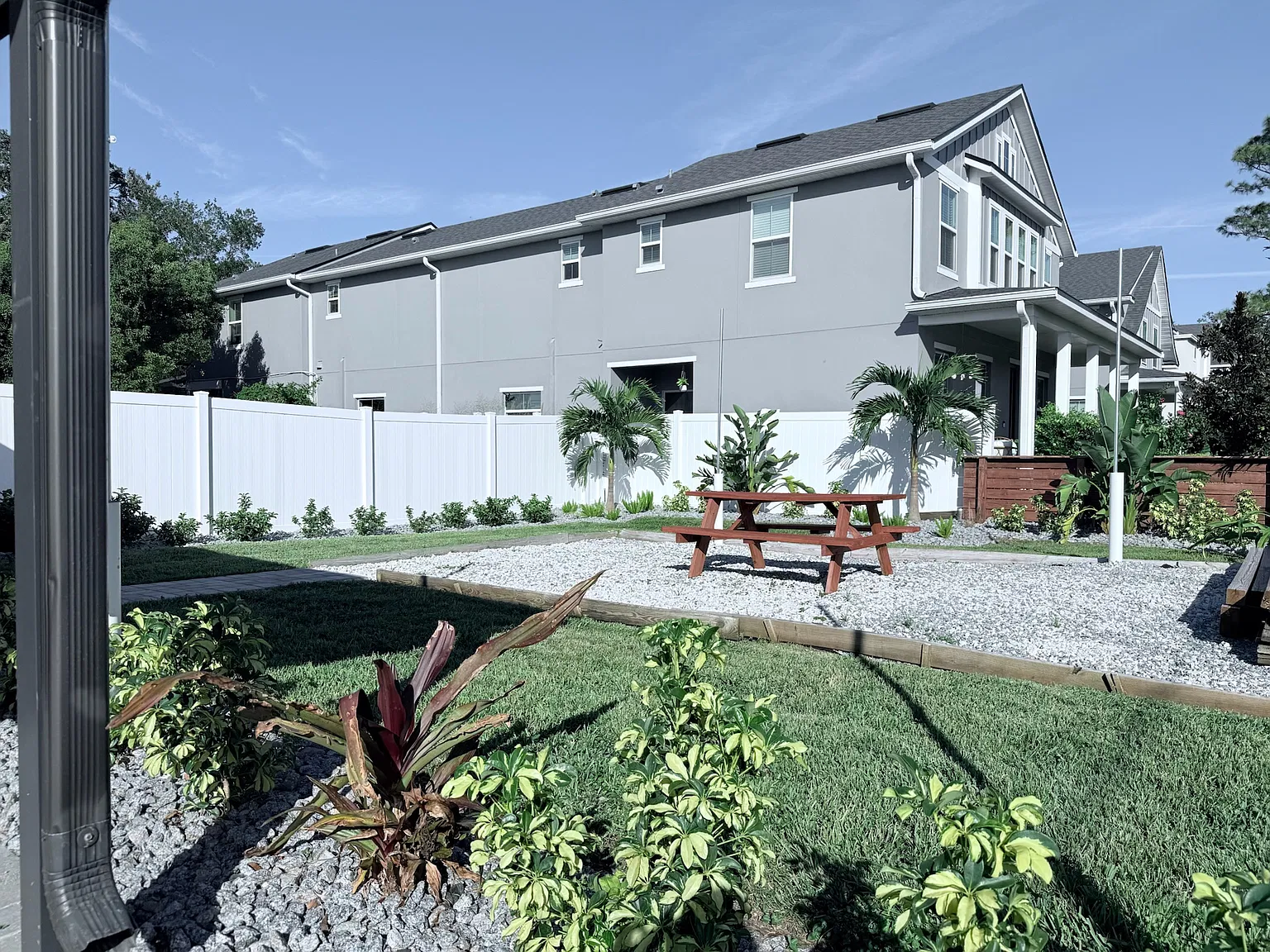 2 bed, $2,400 — Photo 4