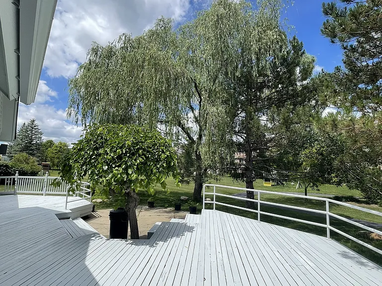 517 Essex Dr — Photo 6