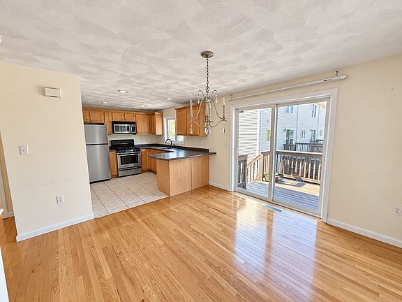 4th image of 24 Groveland Commons Way Unit 24
