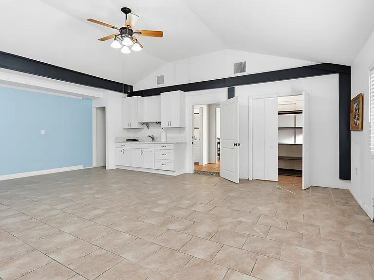 420 Hutchison St #B — Photo 7