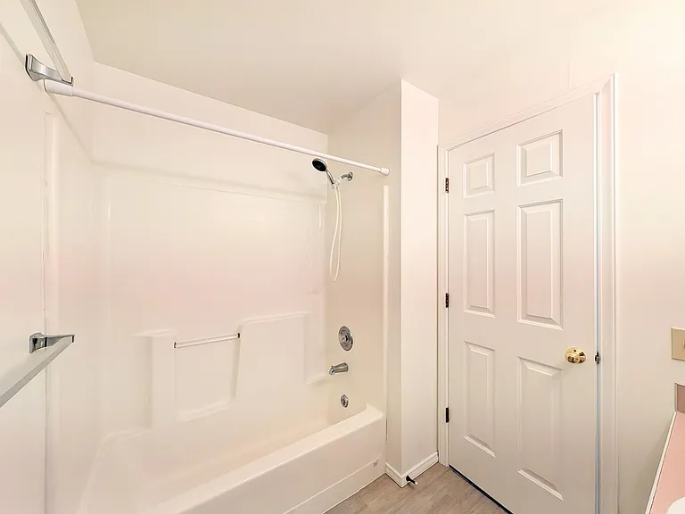 5261 Brooklyn Ave NE #202 — Photo 10
