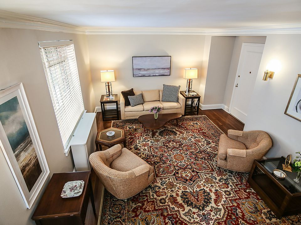 Spacious living room