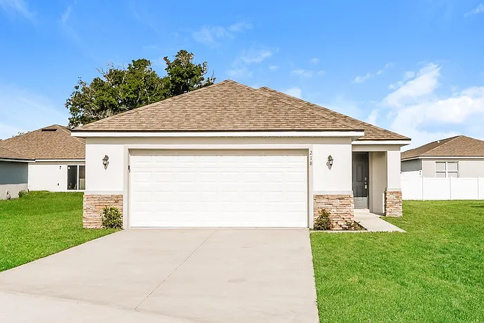 218 Linda Ln — Photo 1