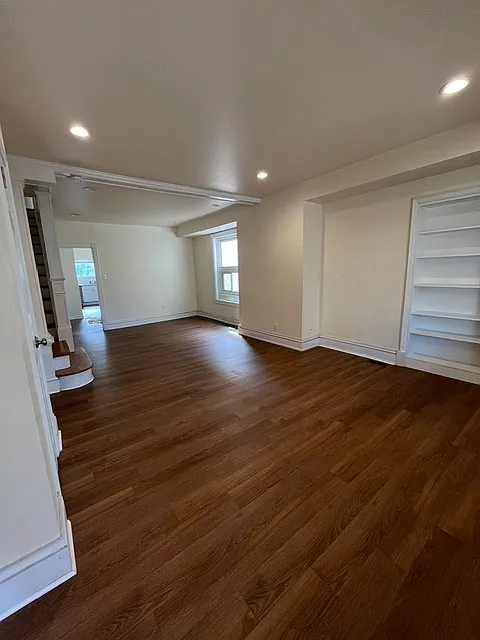 3 bed, 1.5 bath, 2300 sqft, $2,500 — Photo 3