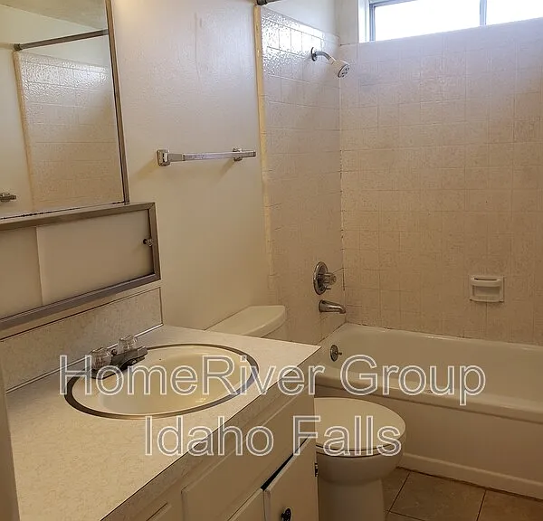 640 Hansen Ave #4 — Photo 11