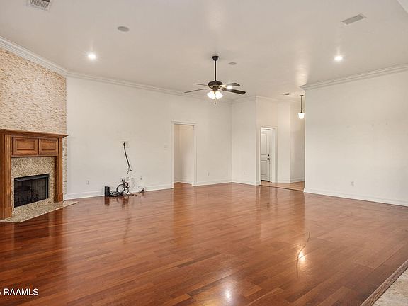 4th image of 225 Woodhaven Rd