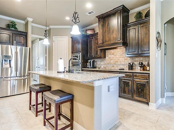 3rd image of 105 Diablo Dr
