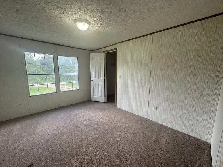 1451 Columbus Rd — Photo 7
