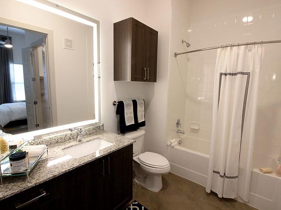 3rd image of 12225 Greenville Ave #3204