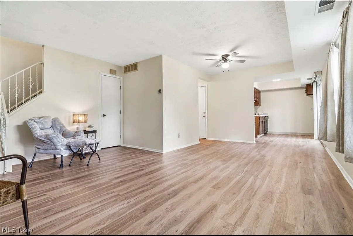 Oakbrook Dr, North Royalton — Photo 2