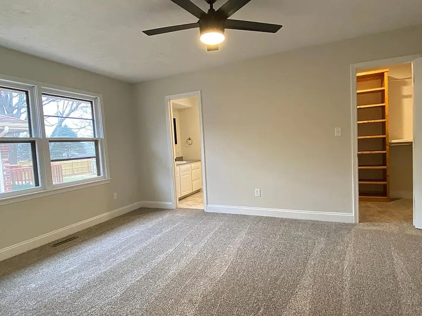 Charming 3-Bedroom Home in a Great South Springfield Location! — Photo 2