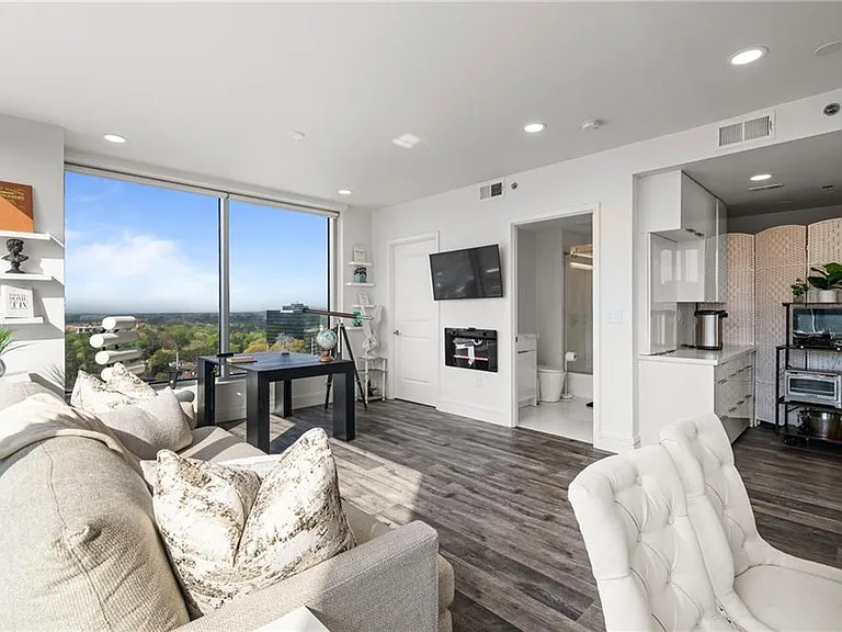 3338 Peachtree Rd NE #2207 — Photo 16