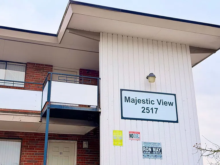 Majestic View Apt — Photo 27